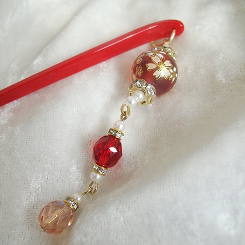 きれいな桜ガラスビーズのかんざし ~赤~ 選べる金具色