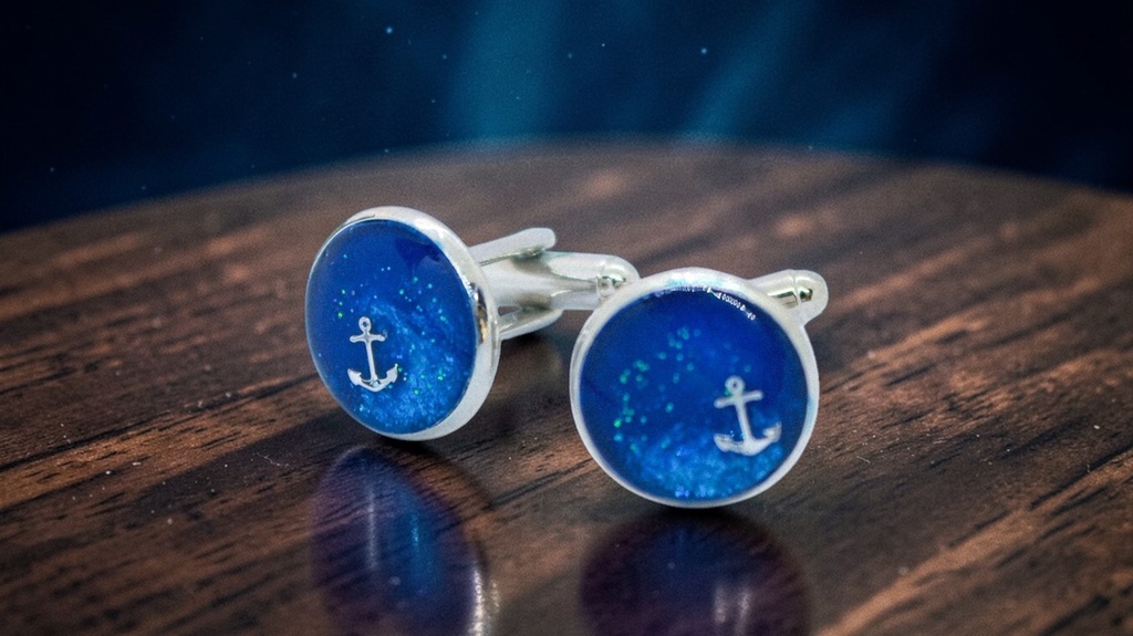 砂浜のきらめきを宿す、夏のシルバーカフスシアンブルー シルバー金具