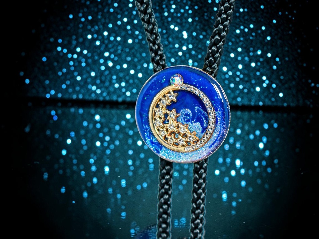【星空ブルーとオーロラのループタイ】　ロイヤルブルー×オーロラ　ゴールド金具