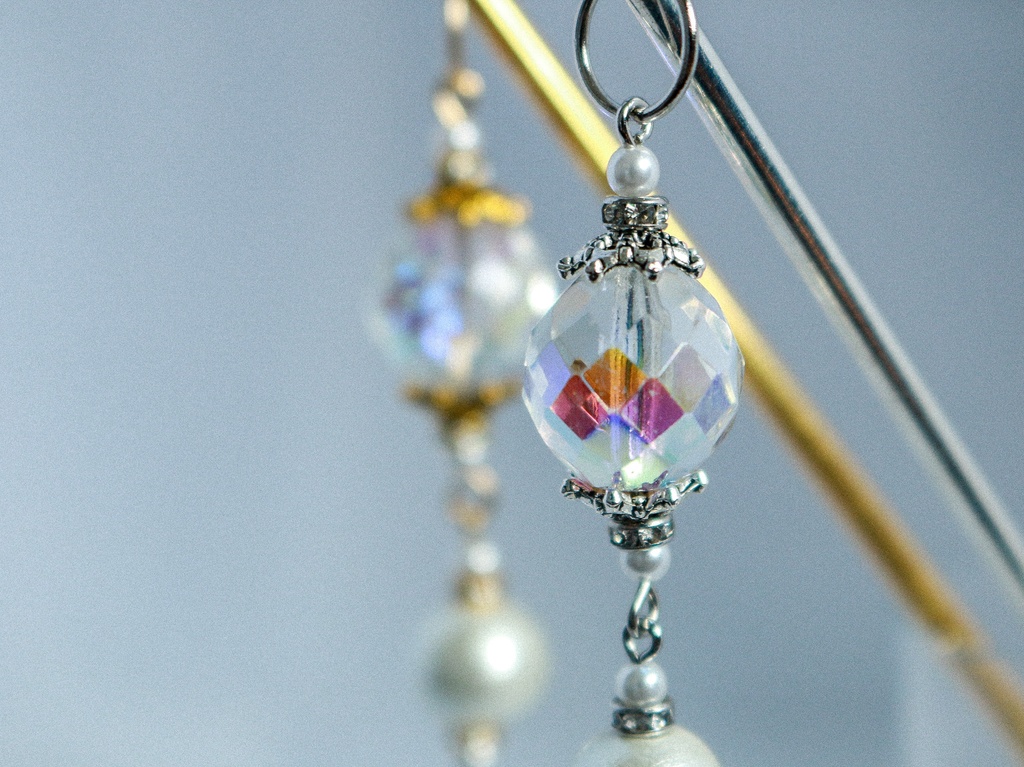 「光彩のかんざし」チェコガラスのかんざし オーロラ×ホワイト *金具の色が選べます