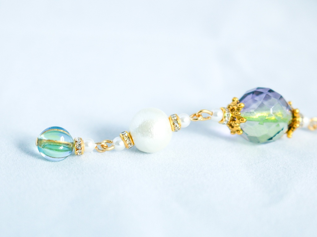 「コリウスの息吹 ― 紫と緑の調べ」チェコガラスのかんざし パープル×グリーン *金具の色が選べます