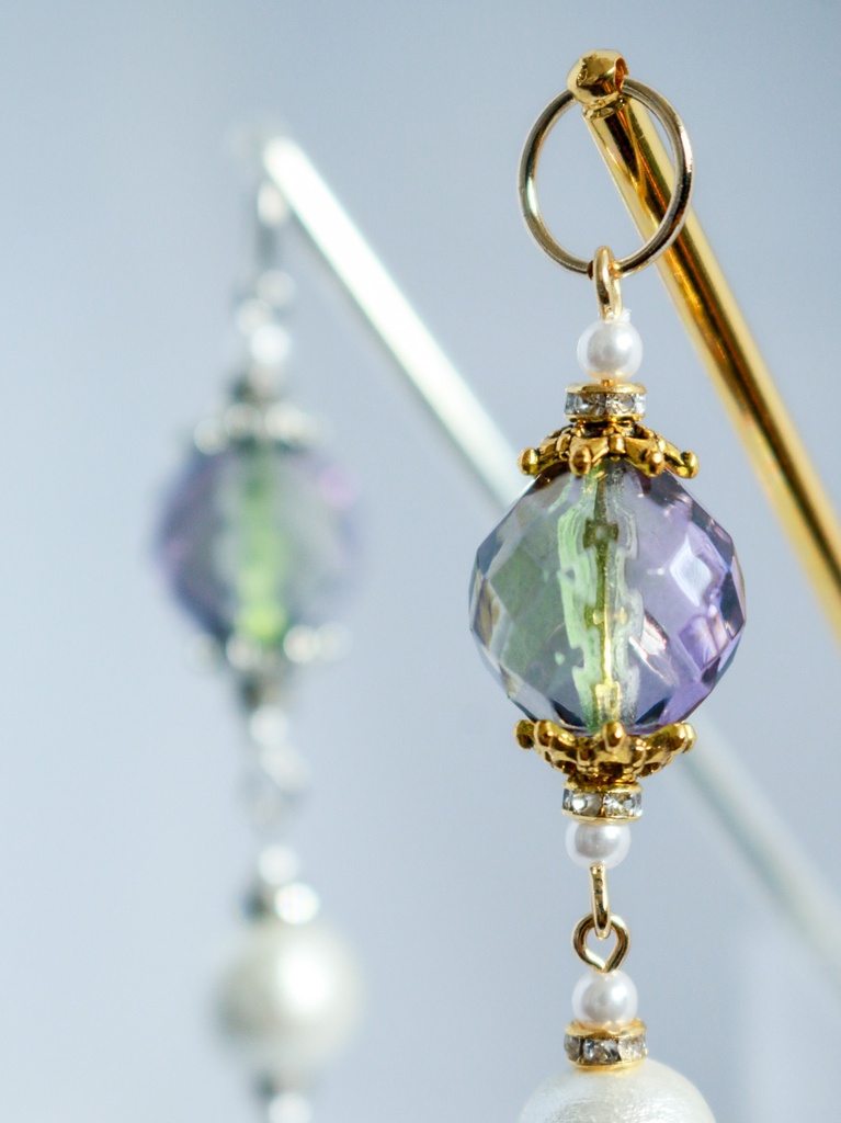 「コリウスの息吹 ― 紫と緑の調べ」チェコガラスのかんざし パープル×グリーン *金具の色が選べます
