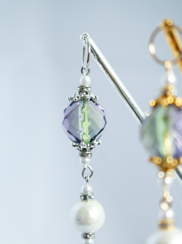 「コリウスの息吹 ― 紫と緑の調べ」チェコガラスのかんざし パープル×グリーン *金具の色が選べます