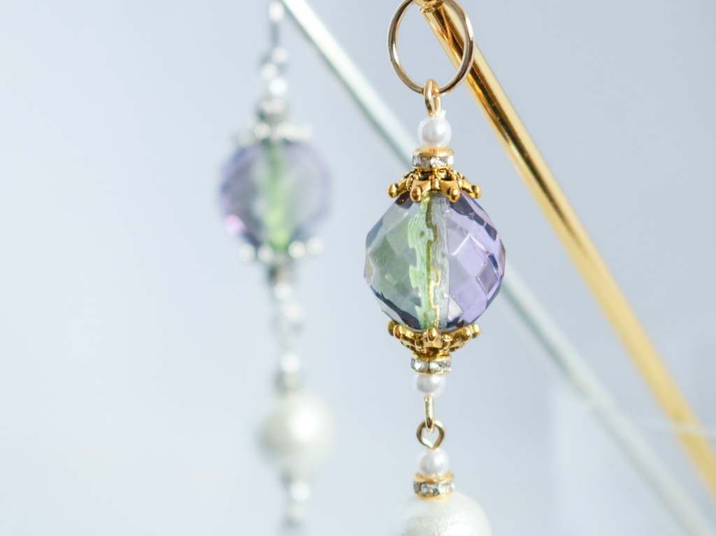 「コリウスの息吹 ― 紫と緑の調べ」チェコガラスのかんざし パープル×グリーン *金具の色が選べます