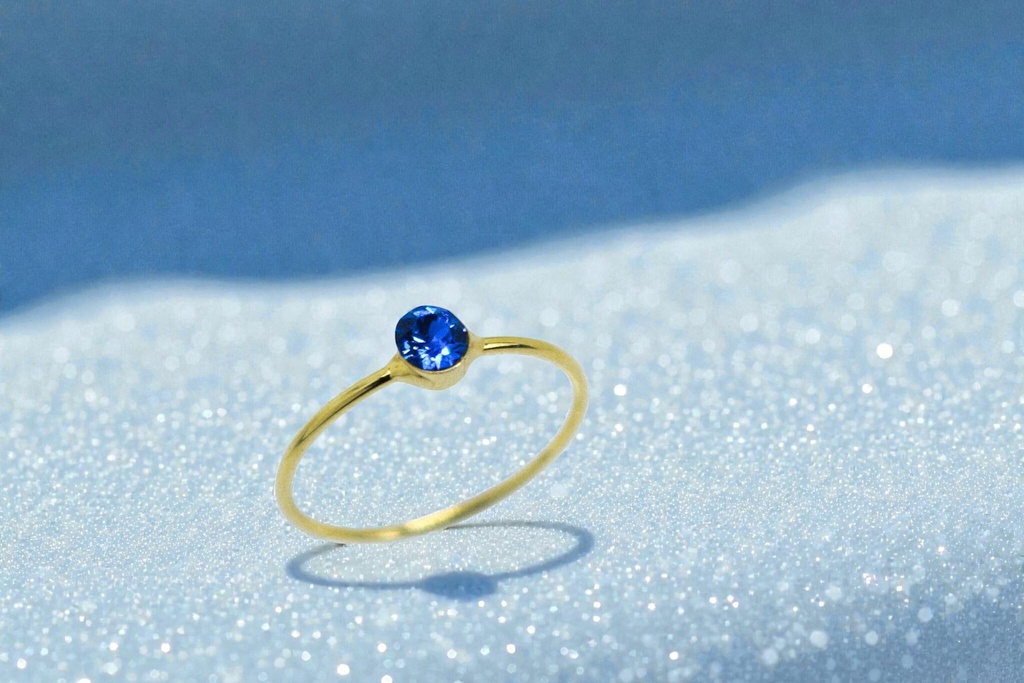 オーストリアクリスタルガラス・サファイアカラーの シンプルRing 10号・13号 金具の色が選べます