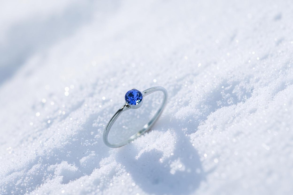 オーストリアクリスタルガラス・サファイアカラーの シンプルRing 10号・13号 金具の色が選べます