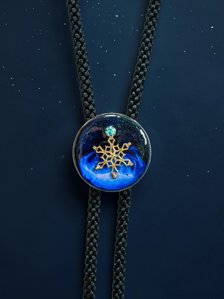 【深淵ブルーと雪の結晶のループタイ】ミッドナイトブルー×オーロラ ゴールド金具