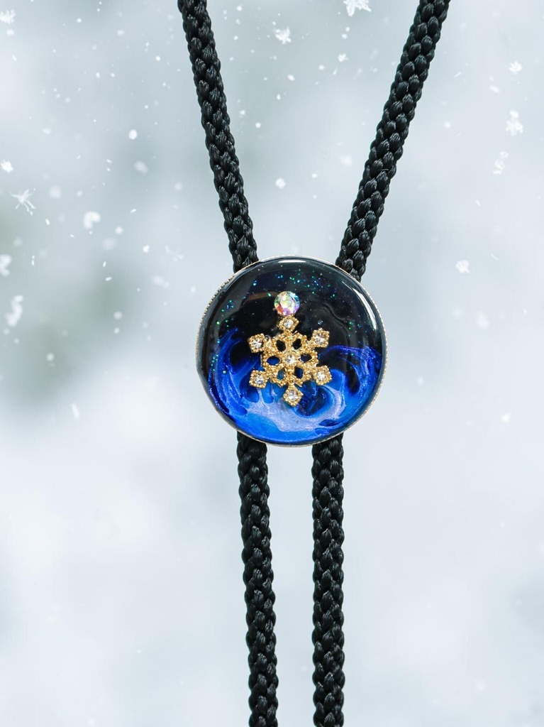【深淵ブルーと星屑の雪結晶ループタイ】ミッドナイトブルー×オーロラ ゴールド金具