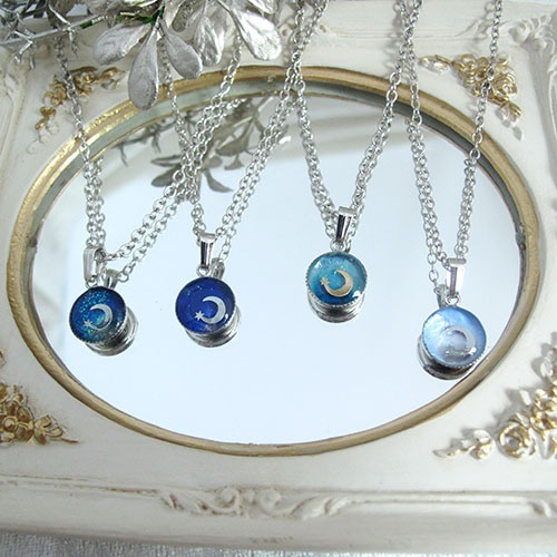 4種類のクレセントムーンのBLUEネックレス シルバー金具