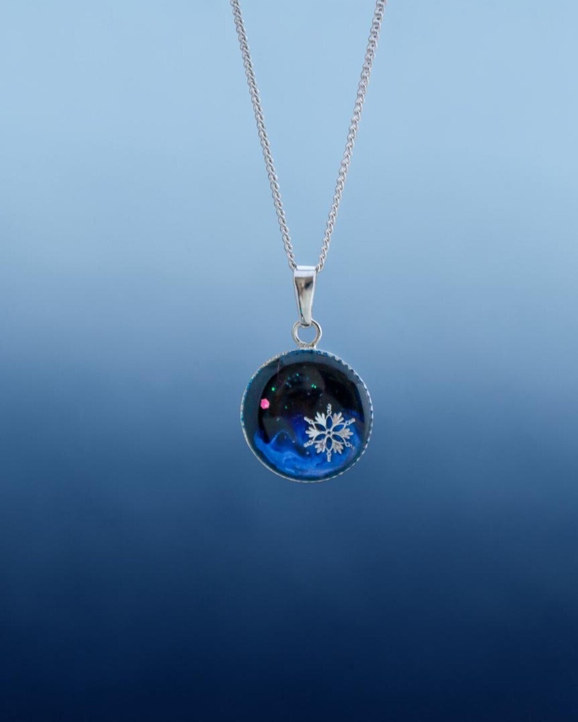 夜明け前の結晶】ちいさなまるい雪の結晶ネックレス ダークブルー×ネオン TOPサイズ15mm ゴールド・シルバー