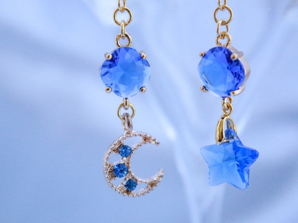【Celestial Blue】月と星のアシンメトリーピアス ゴールド金具 イヤリング変更可能