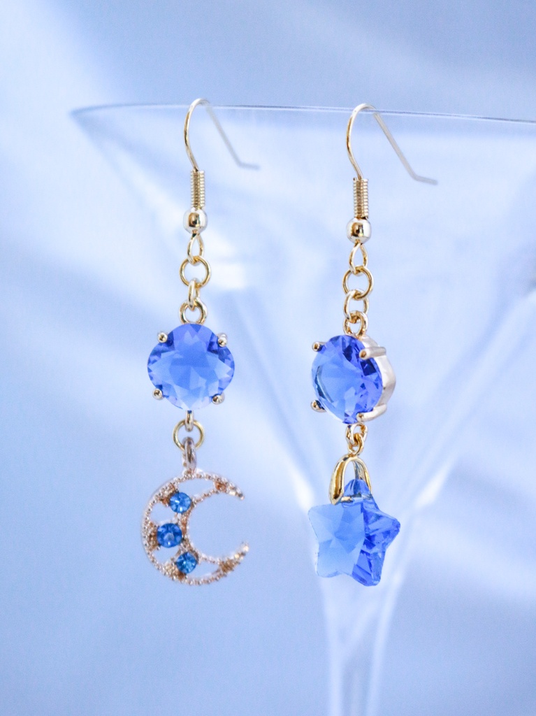 【Celestial Blue】月と星のアシンメトリーピアス ゴールド金具 イヤリング変更可能