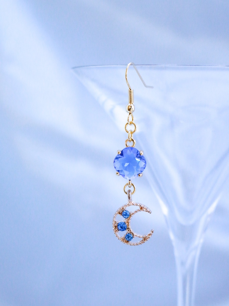 【Celestial Blue】月と星のアシンメトリーピアス ゴールド金具 イヤリング変更可能