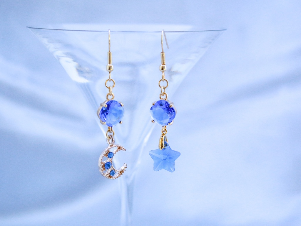 【Celestial Blue】月と星のアシンメトリーピアス ゴールド金具 イヤリング変更可能
