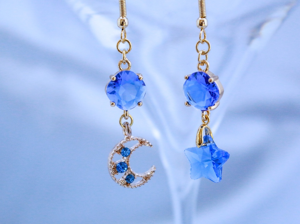 【Celestial Blue】月と星のアシンメトリーピアス ゴールド金具 イヤリング変更可能