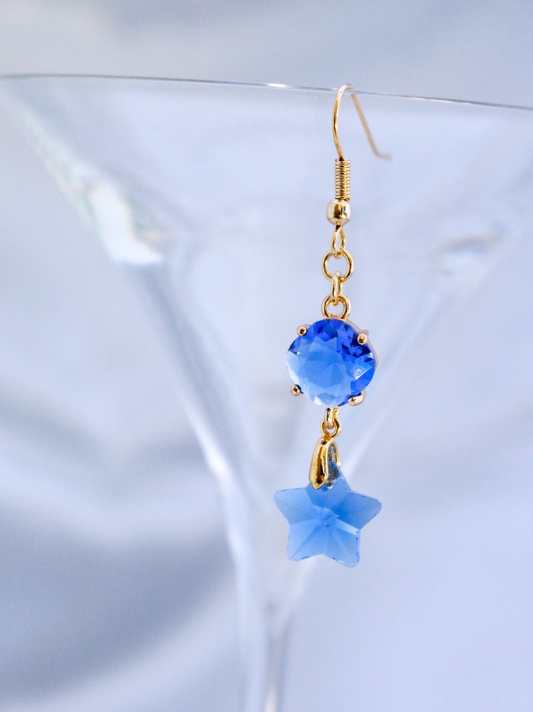 【Celestial Blue】月と星のアシンメトリーピアス ゴールド金具 イヤリング変更可能