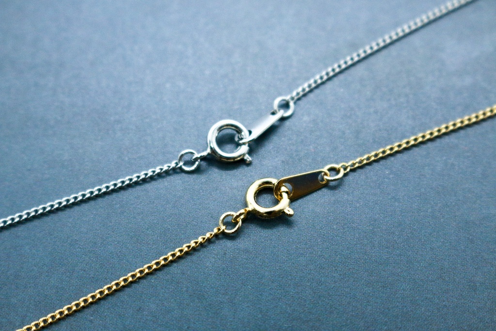 【暗闇に浮かぶ微光の月】ちいさなまるい三日月ネックレス ダークブルー×ネオン TOPサイズ15mm ゴールド・シルバー