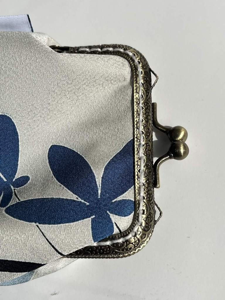 にゃん堕ふる ちびガマポーチ(8.5cm)