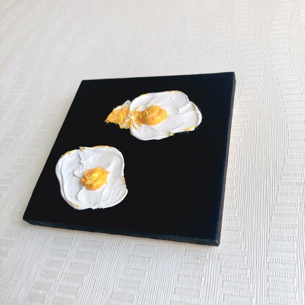 闇に浮かぶ目玉焼き🍳①