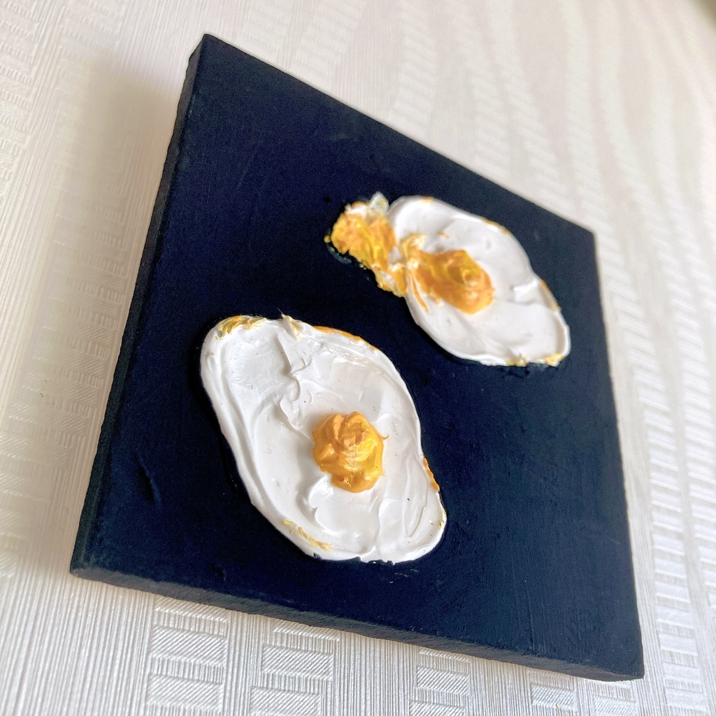 闇に浮かぶ目玉焼き🍳①