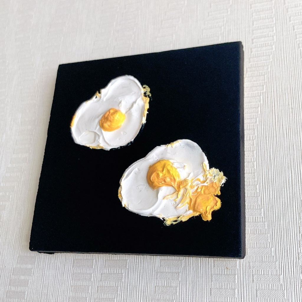 闇に浮かぶ目玉焼き🍳②