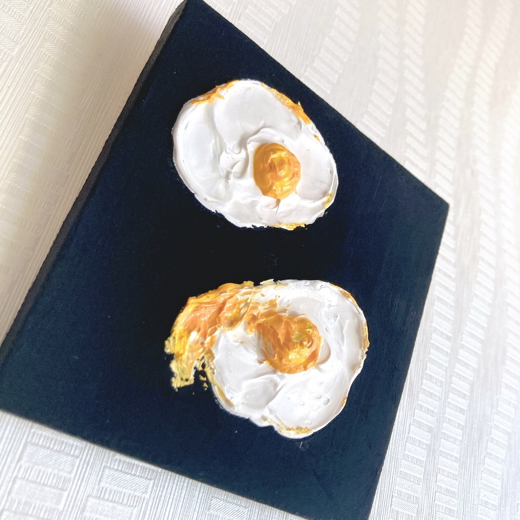 闇に浮かぶ目玉焼き🍳③