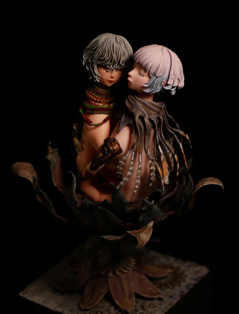 手が手と手をつなぐ夢をみる