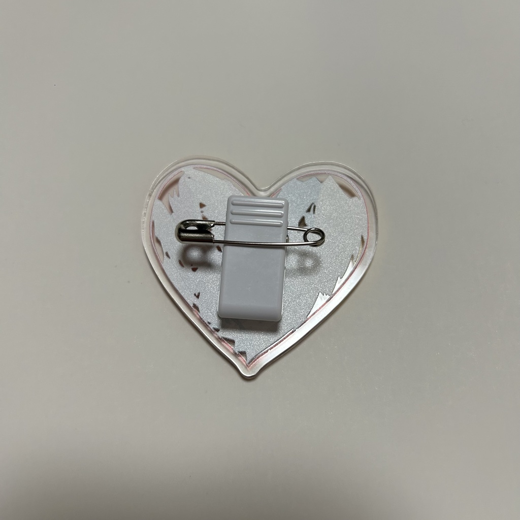 アダルシアクリルバッジ