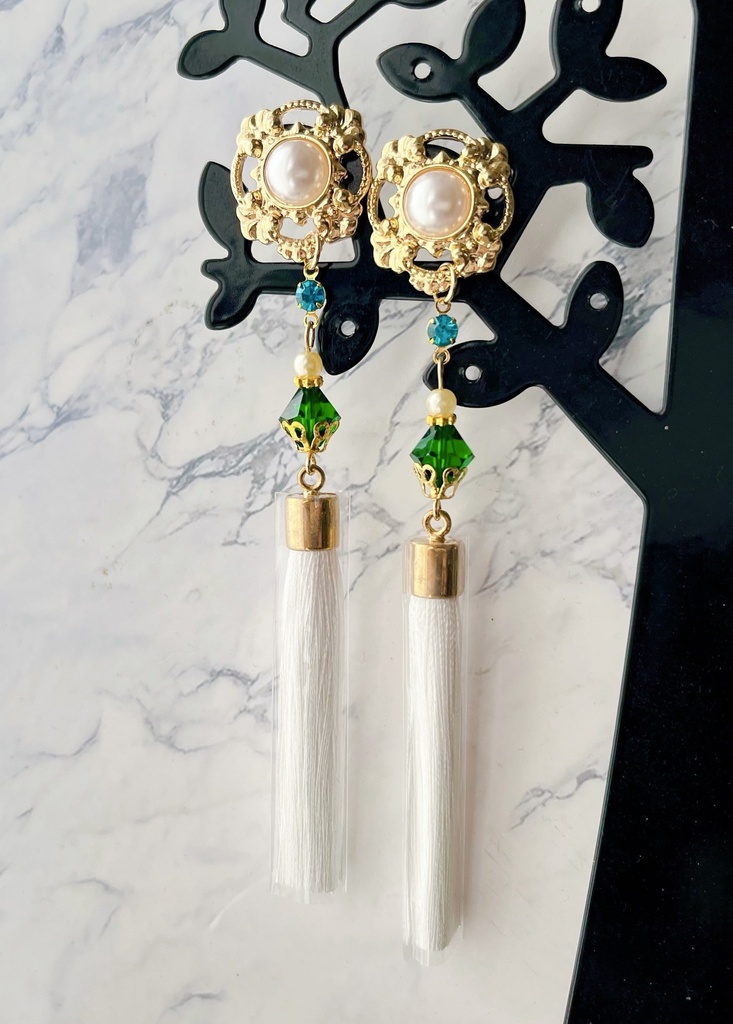 【無期迷途】辰砂(騎士の会釈)イメージピアス