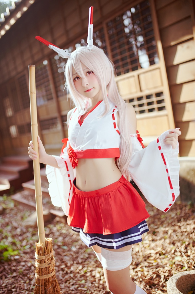 MOMO x アズールレーン 写真