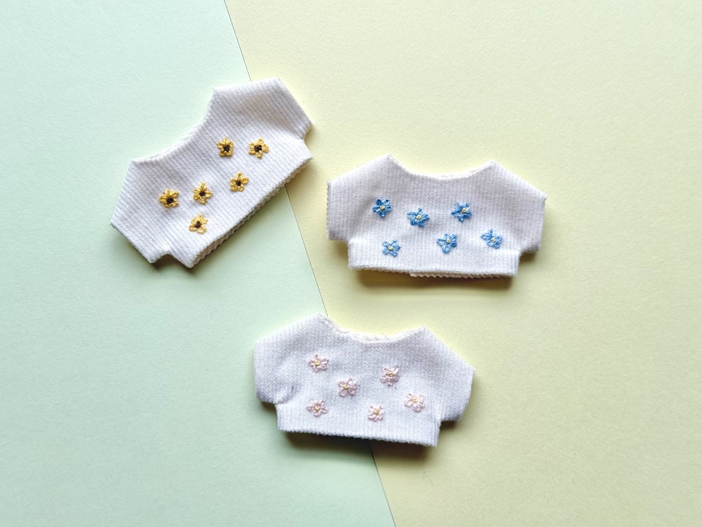 ちいさなお花の刺繍T
