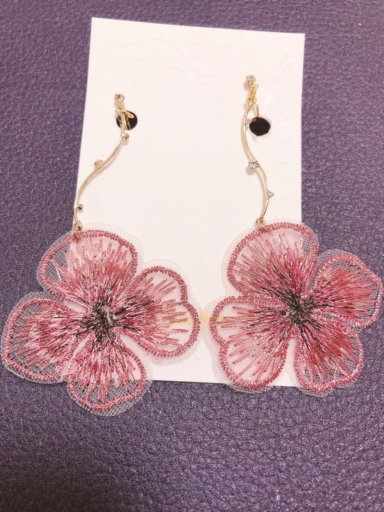 大きなお花のイヤリング
