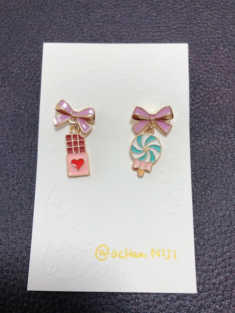 可愛い食欲の秋ピアス