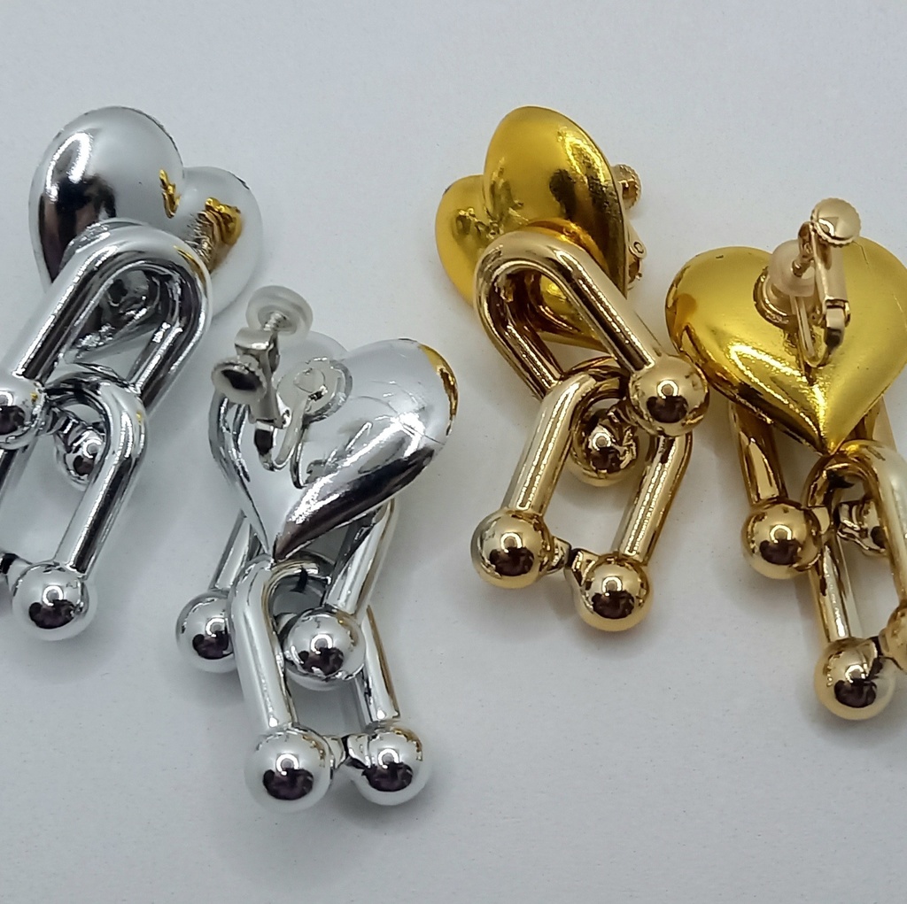 【モデル着用】【軽量】ホイルチョコハート Uチェーン ピアス&イヤリング