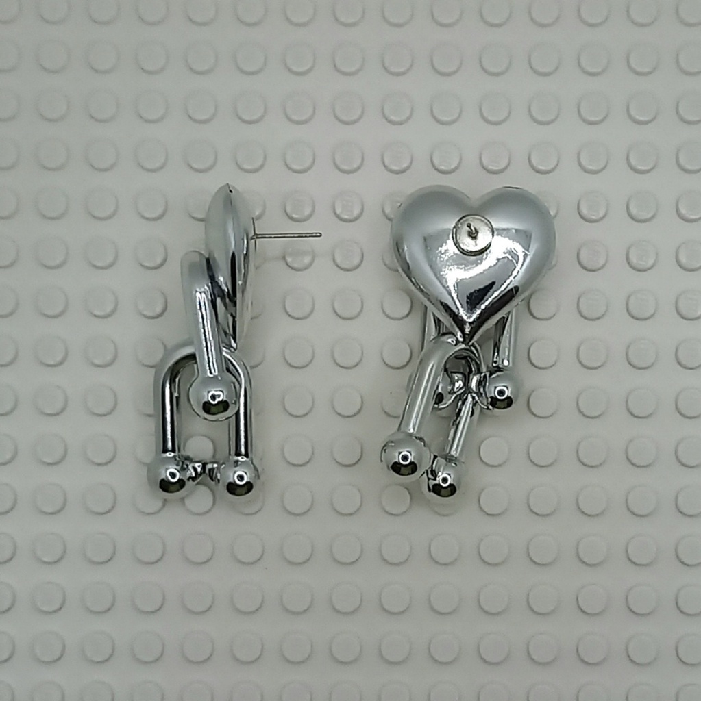 【モデル着用】【軽量】ホイルチョコハート Uチェーン ピアス&イヤリング