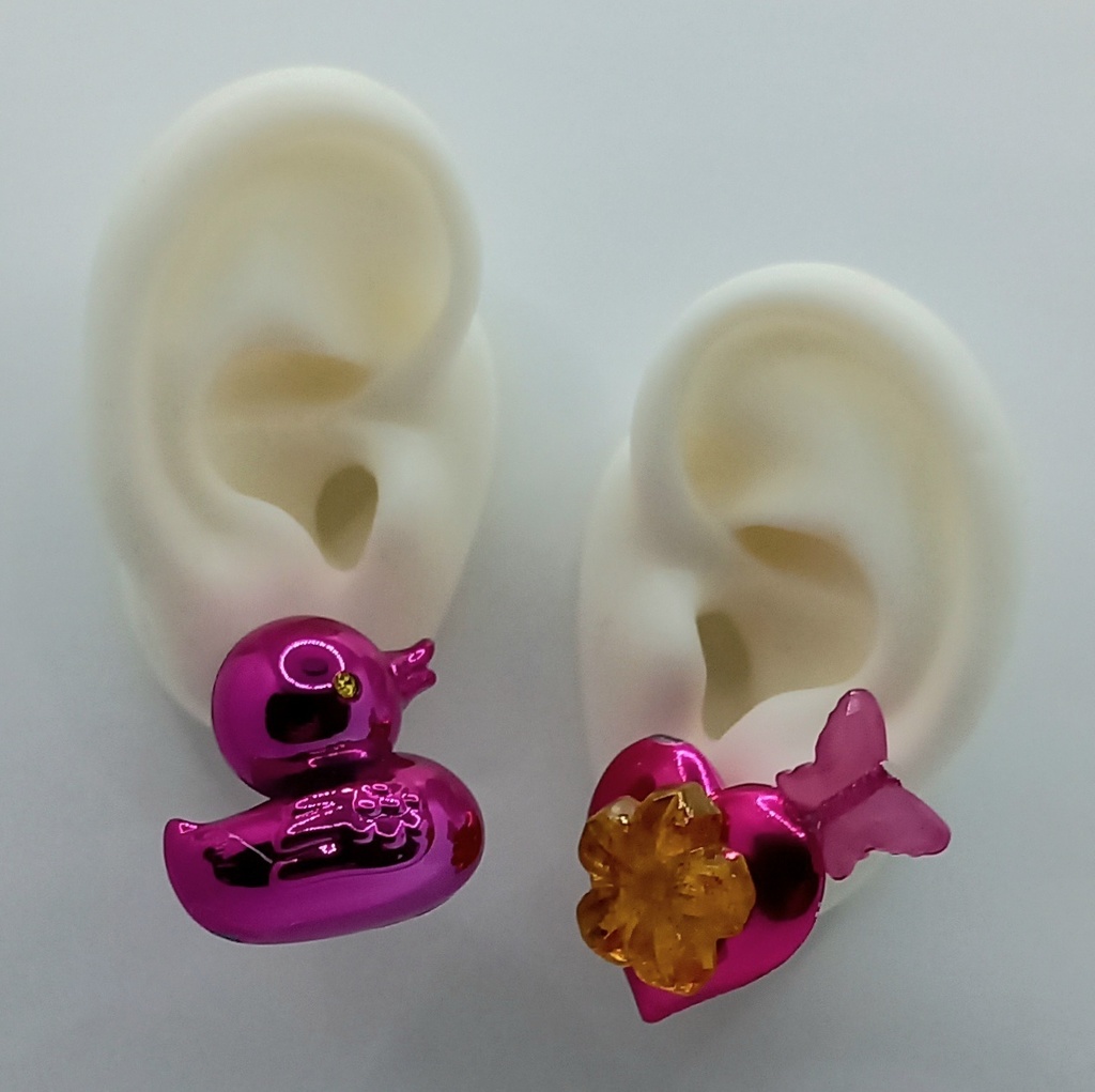 【ちょい重】ホイルチョコハート&ダック 花と蝶 アシンメトリー ピアス