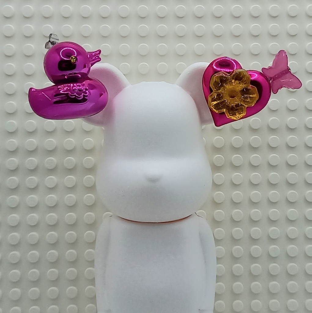 【ちょい重】ホイルチョコハート&ダック 花と蝶 アシンメトリー ピアス