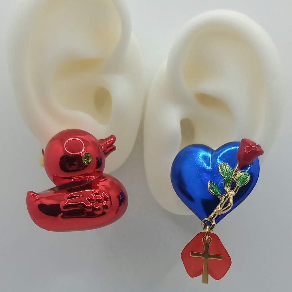 【ちょい重】ホイルチョコハート&ダック 薔薇一輪 アシンメトリー イヤリング