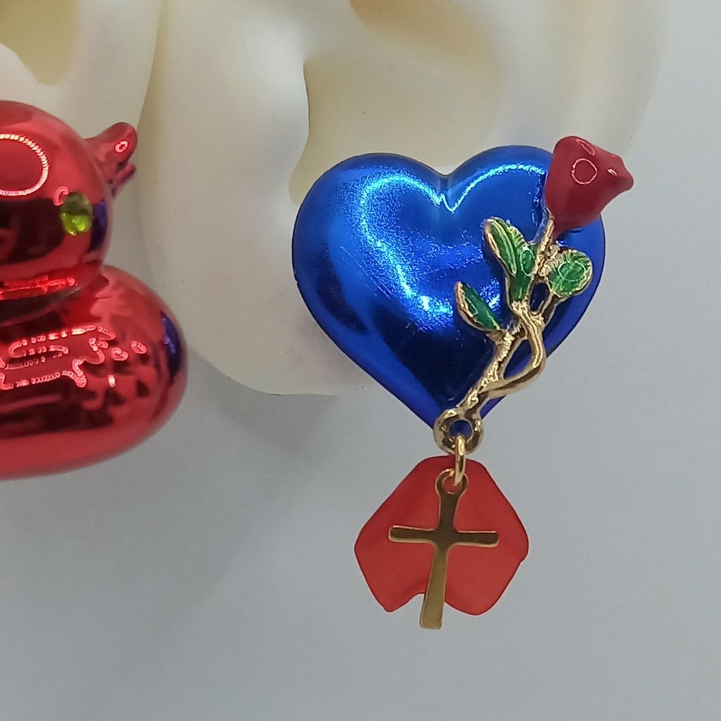 【ちょい重】ホイルチョコハート&ダック 薔薇一輪 アシンメトリー イヤリング