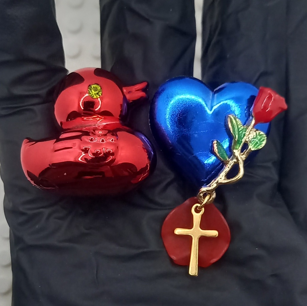 【ちょい重】ホイルチョコハート&ダック 薔薇一輪 アシンメトリー イヤリング