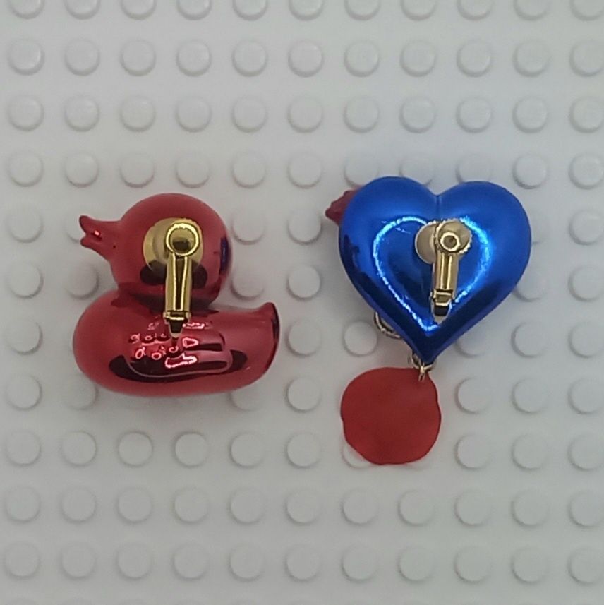 【ちょい重】ホイルチョコハート&ダック 薔薇一輪 アシンメトリー イヤリング