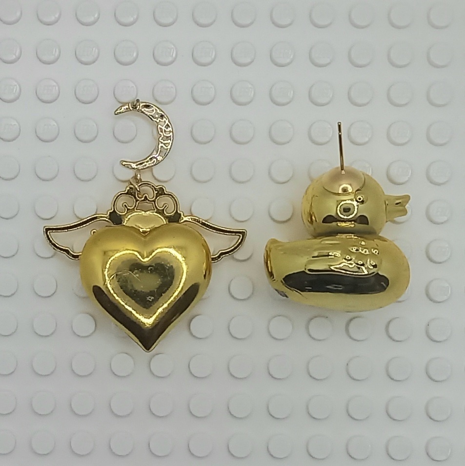 【ちょい重】ホイルチョコハート&ダック アシンメトリー 天使の羽根 ピアス