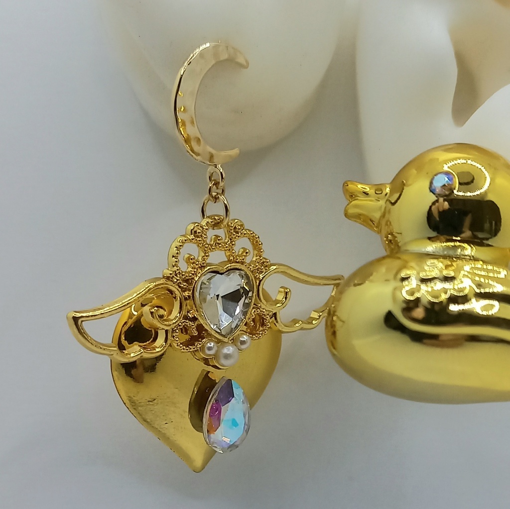 【ちょい重】ホイルチョコハート&ダック アシンメトリー 天使の羽根 ピアス