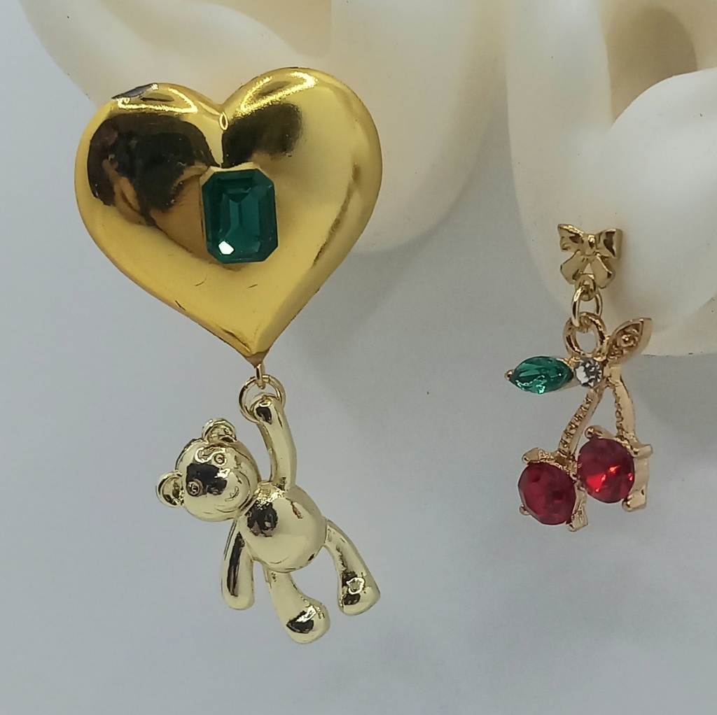 【軽量】ホイルチョコハート 風船 ベア アシンメトリー ピアス 3種