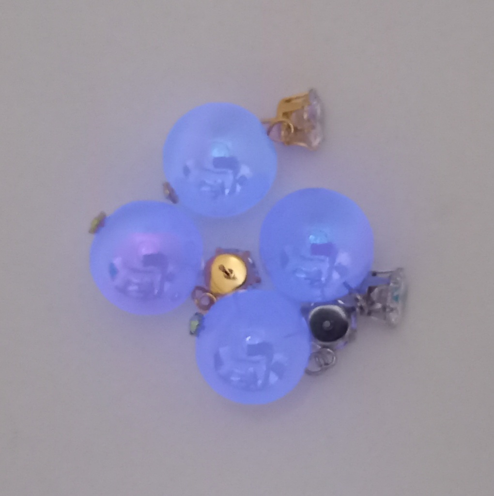 【軽量】大粒 オーロラ シャボン カラーチェンジ 蓄光 ピアス 2種