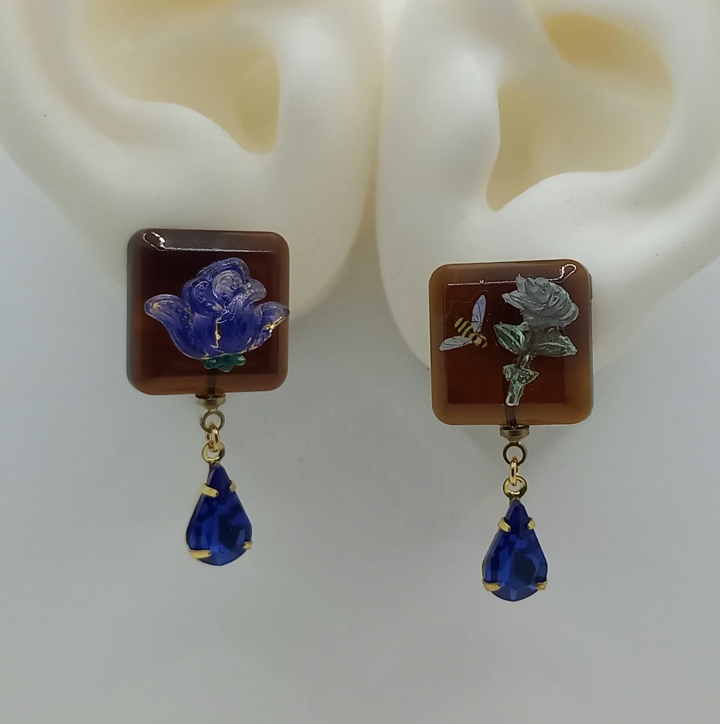 【軽量】クリアブラウン 薔薇 蜂 カラーチェンジ ピアス 2種