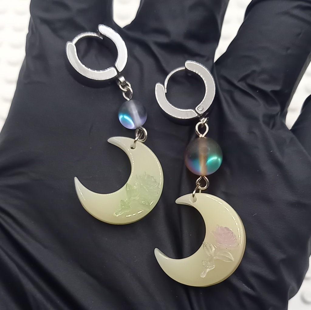 【軽量】【片耳用】ムーン カラーチェンジ ピアス 2種