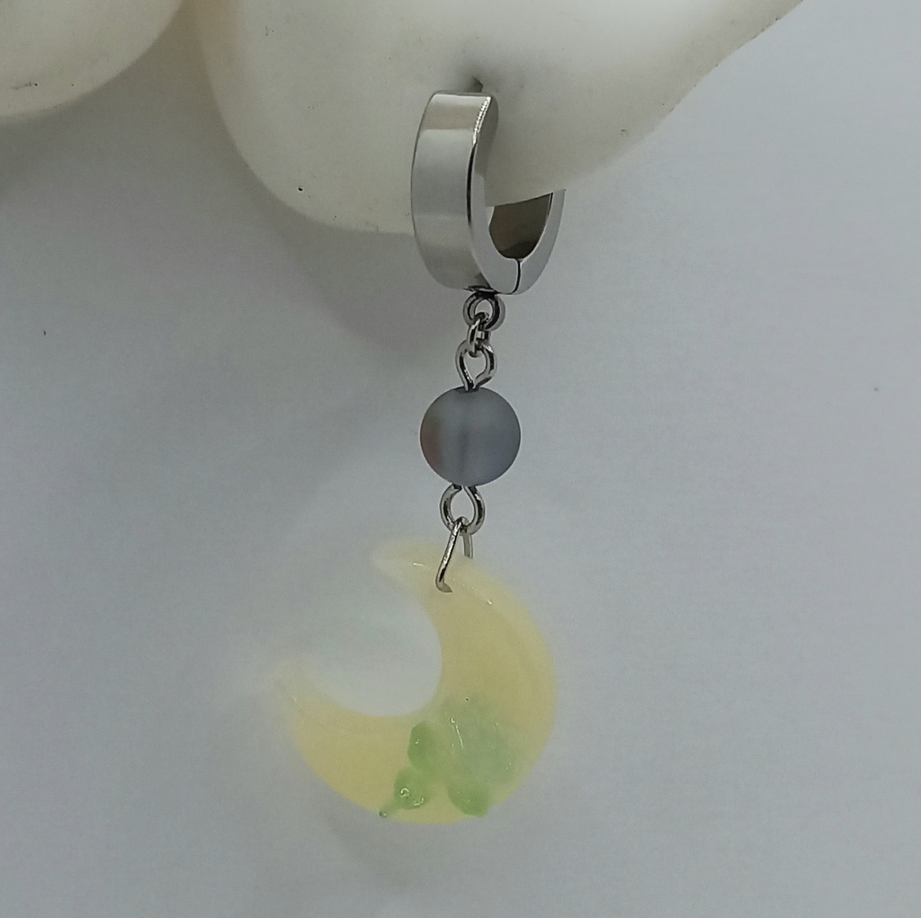 【軽量】【片耳用】ムーン カラーチェンジ ピアス 2種