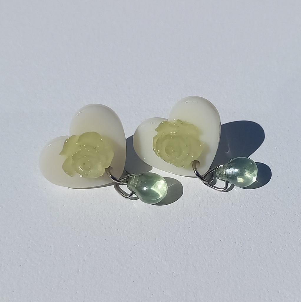 【軽量】ホワイトハート ローズ カラーチェンジ ピアス 4種