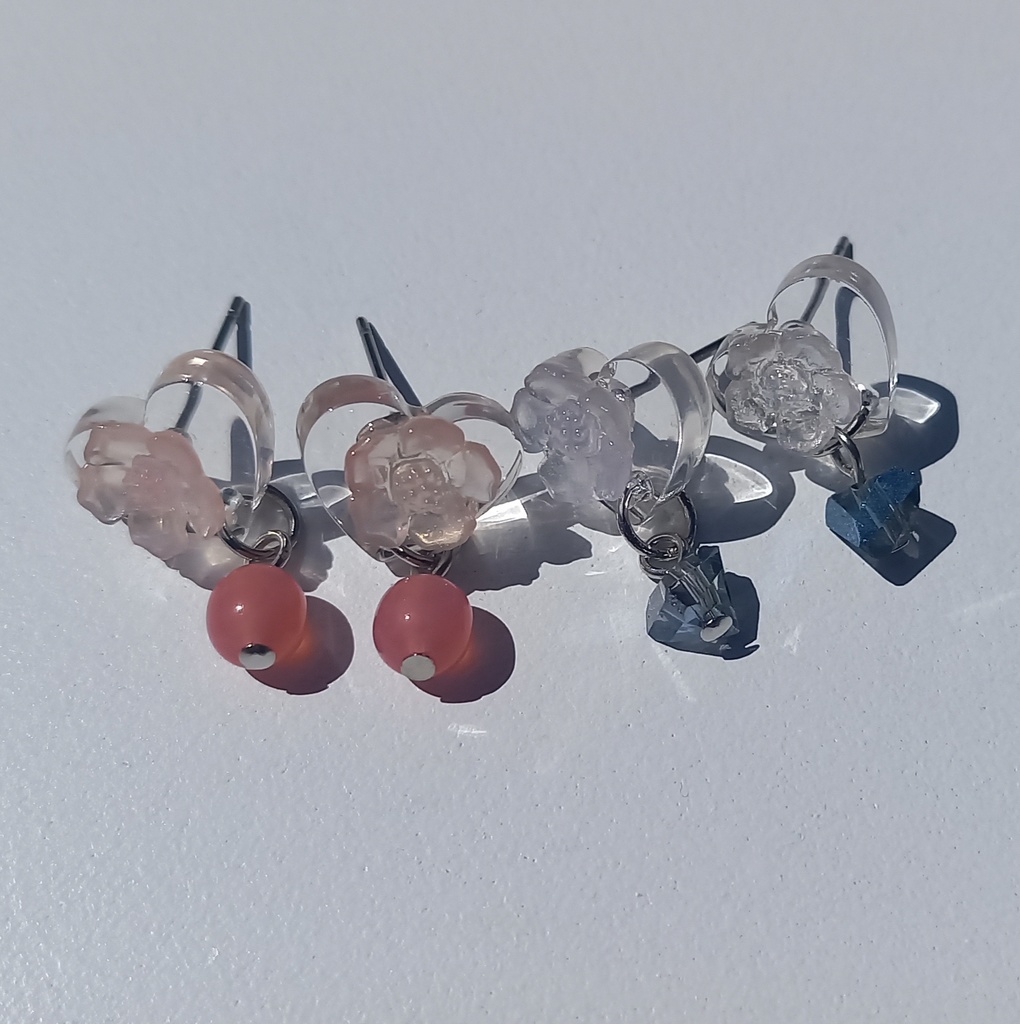 【軽量】クリアミニハート フラワー カラーチェンジ ピアス 2種